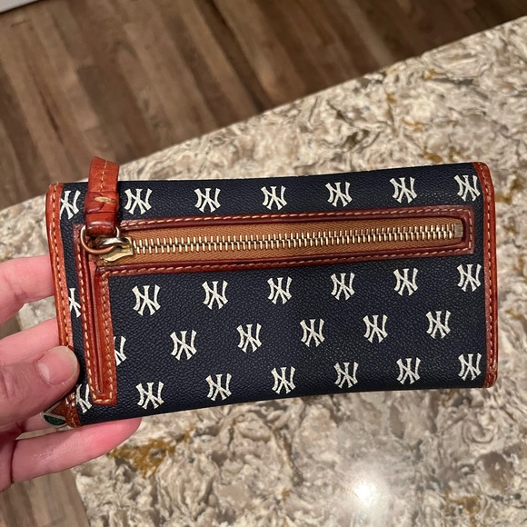 Dooney & Bourke NY Yankees Black and White Clutch - Picture 3 of 4